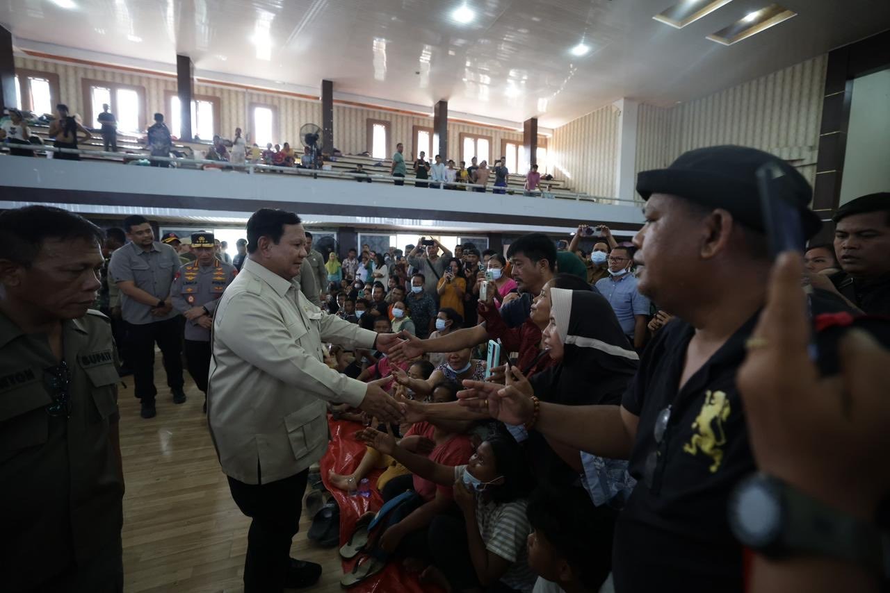 Prabowo pantau langsung proses evakuasi dan pemberian bantuan di Tapanuli tengah, Sumatera Utara. (X@prabowo)